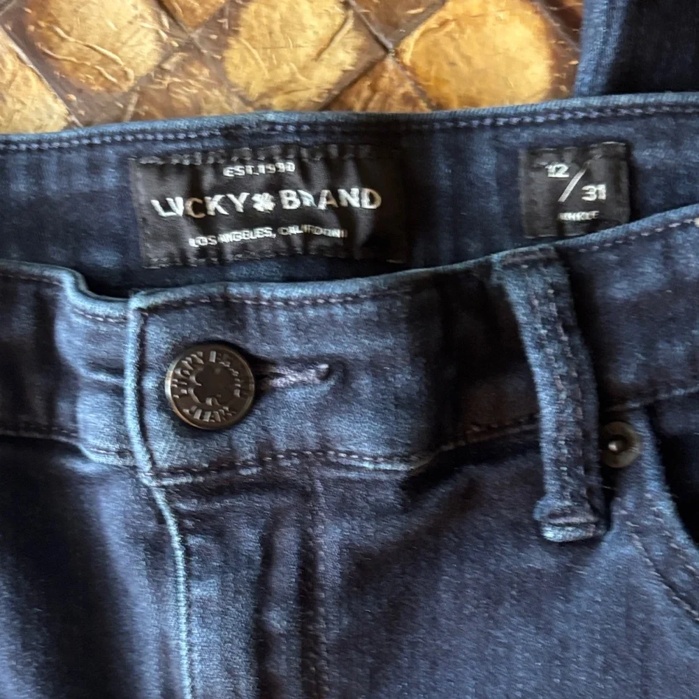 Lucky Brand Women's Dark Blue Skinny Jeans. No wear to them. - Picture 4 of 4